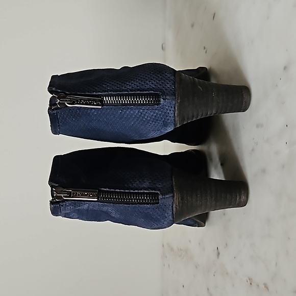 AQUATALIA: deep blue suede block heel ankle boots - Picture 5 of 9